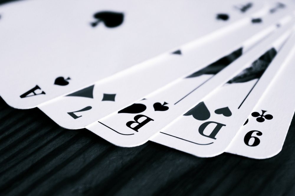 Baccarat Regler: En Dybdegående Gennemgang for Casino-entusiaster